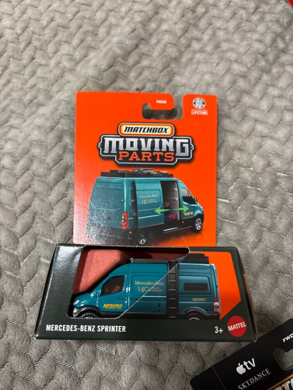 Matchbox Moving Parts Mercedes-Benz Sprinter 4x4